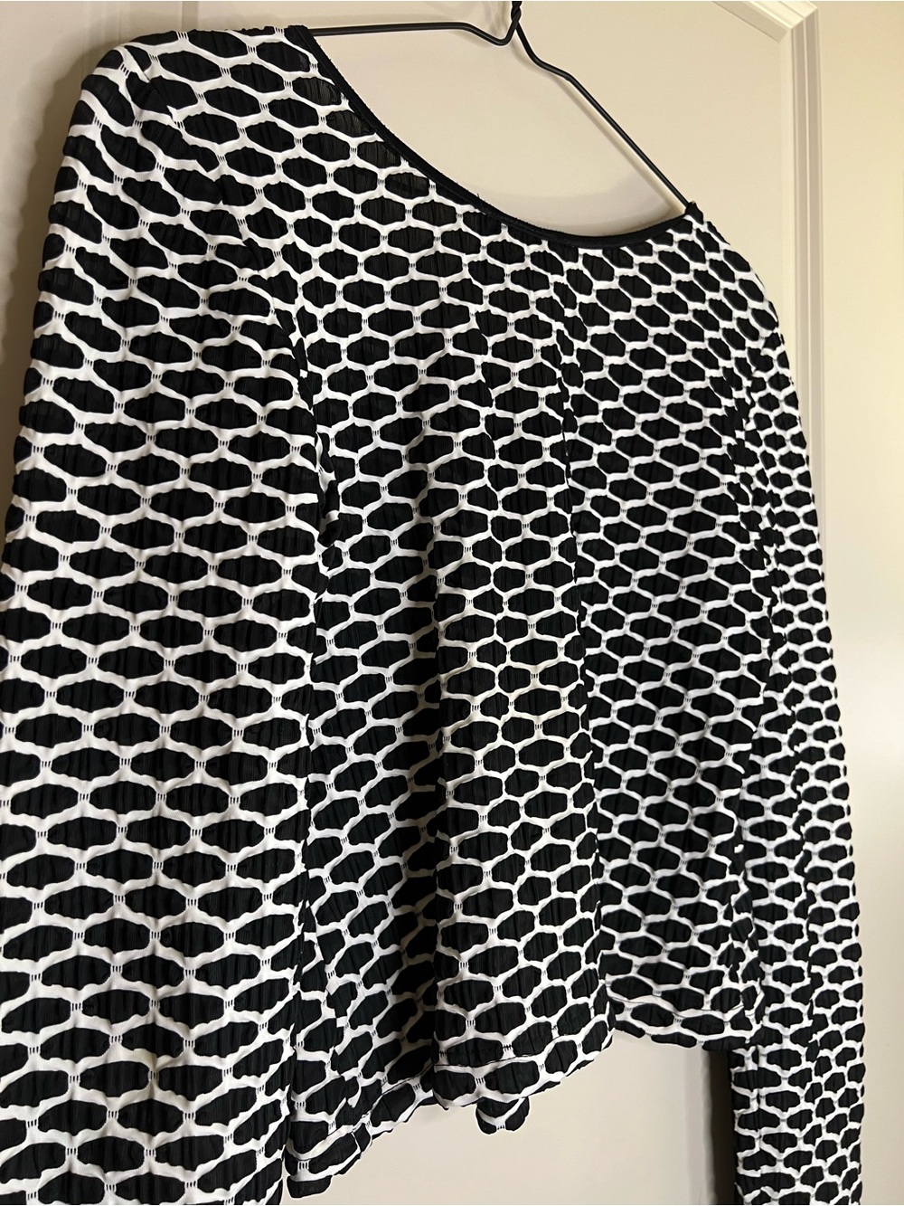 Joseph Ribkoff Black White Long Sleeve Honeycomb Eyelet Closure Top - Picture 7 of 7